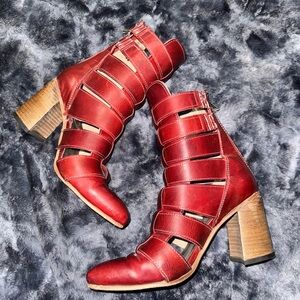 Freebird jagger 8m Red Strappy Leather Ankle Boots